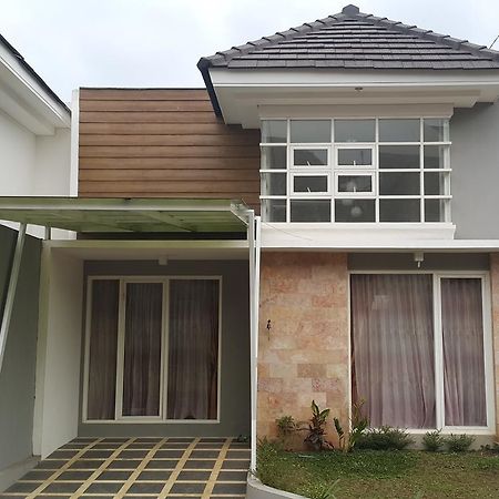 Villa Asri Batu  Bilik gambar